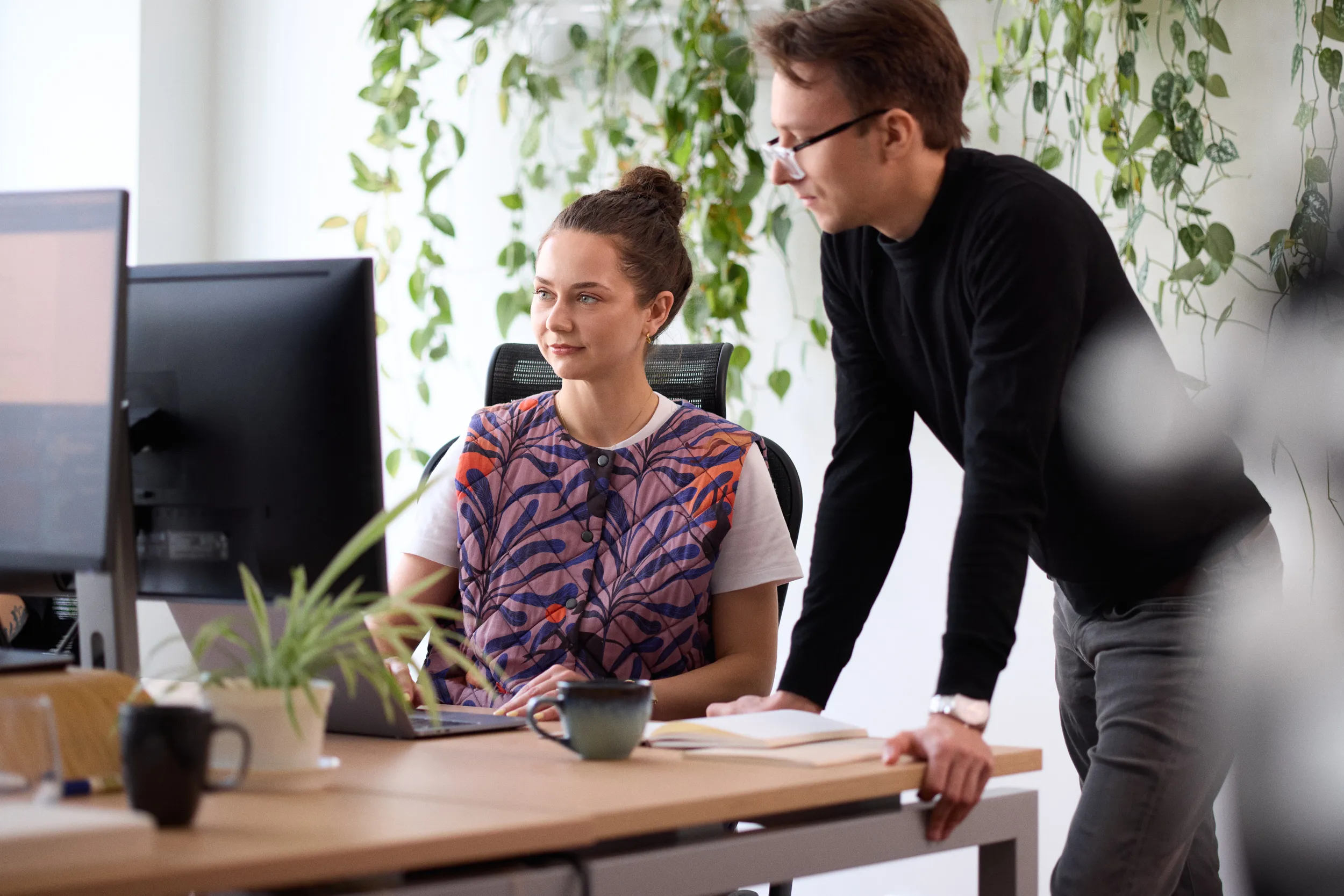 A mohi.to team member presenting work at a shared desk