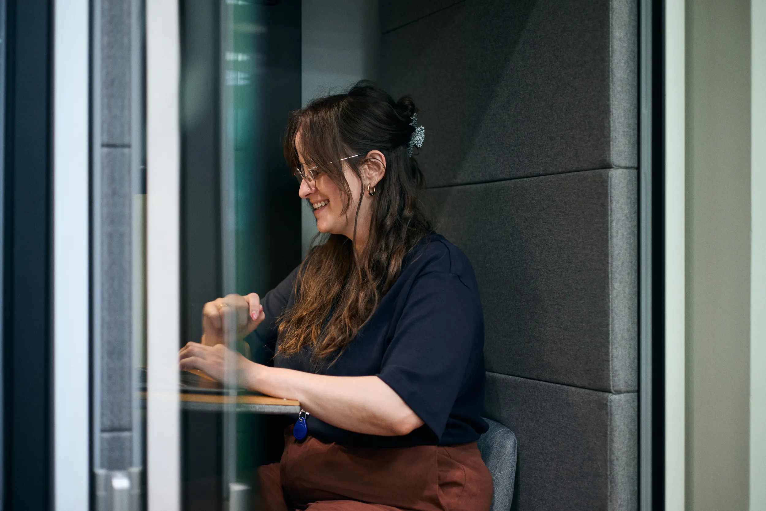 A mohi.to team member working from a lounge nook
