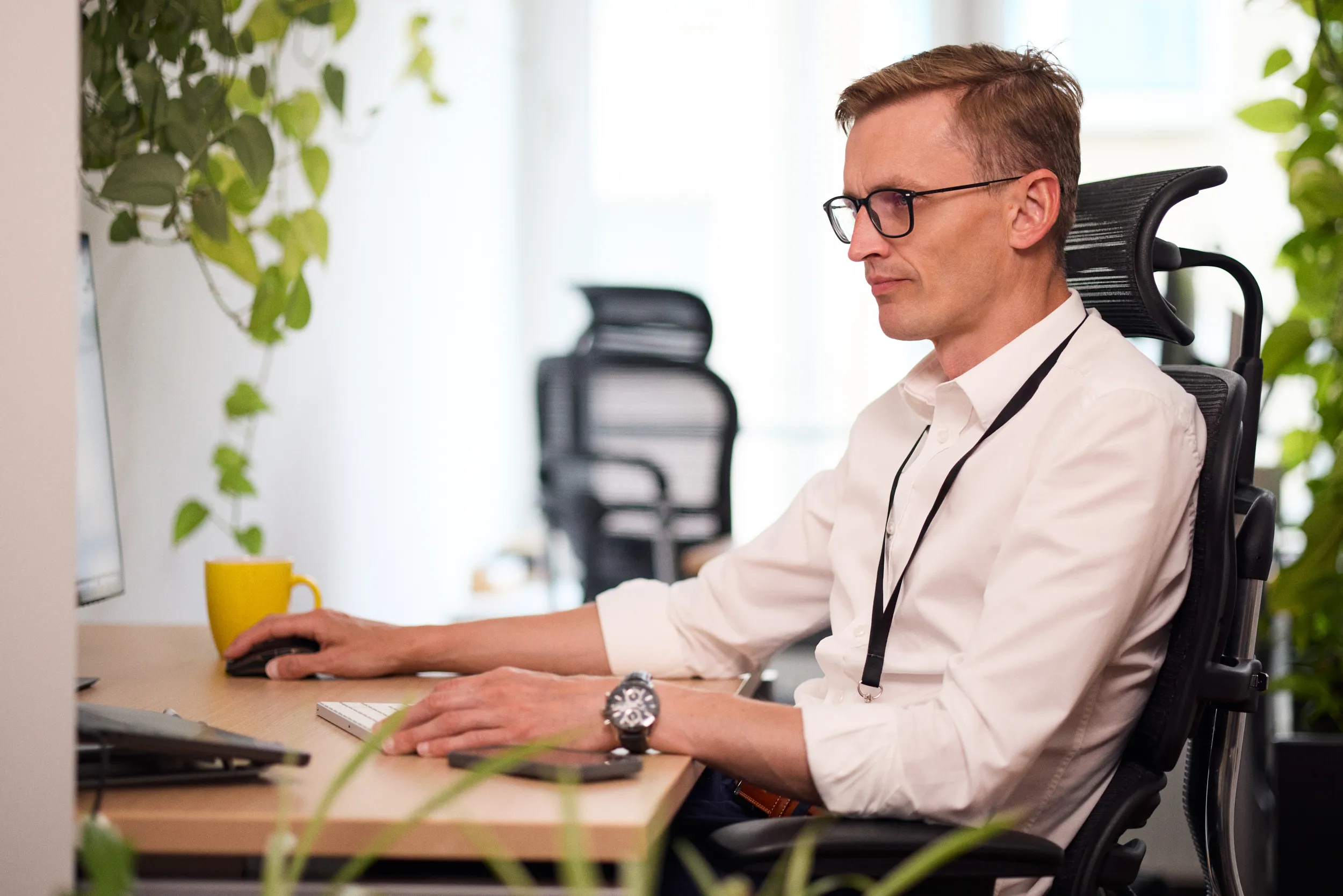 A mohi.to team member working at their desk
